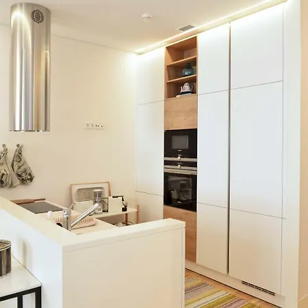 Trendy Chic - Checkinhome *